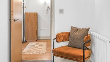 Apartment, 1 King Bed with Sofa bed, Kitchen, City View (Bateman St 14, 1) | Interior