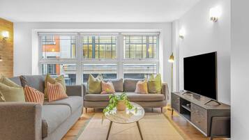 Appartement, 1 très grand lit et 1 canapé-lit, cuisine, vue ville (Bateman St 14, 1) | Coin séjour