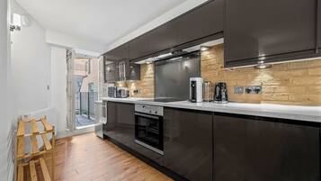 Apartment, 1 King Bed with Sofa bed, Patio, City View (Bateman St 14, 2) | Private kitchen