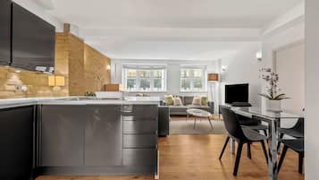Apartment, 1 King Bed with Sofa bed, Patio, City View (Bateman St 14, 2) | Living area