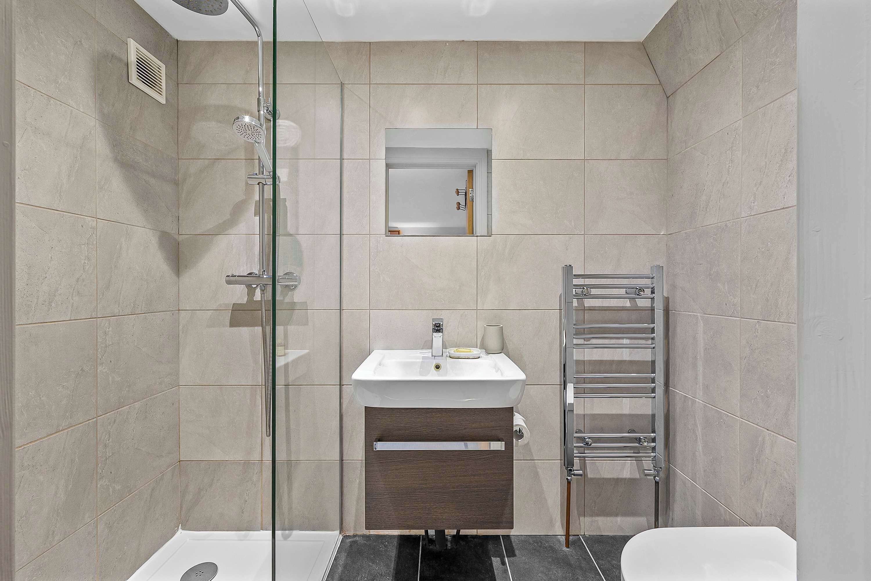 Appartement, 1 très grand lit et 1 canapé-lit, patio, vue ville (Bateman St 14, 2) | Salle de bain