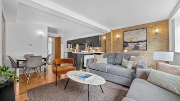 Apartment, 1 Double Bed with Sofa bed, Kitchen, City View (Bateman St 14, 3) | Living area