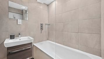 Apartment, 1 Double Bed with Sofa bed, Kitchen, City View (Bateman St 14, 3) | Bathroom