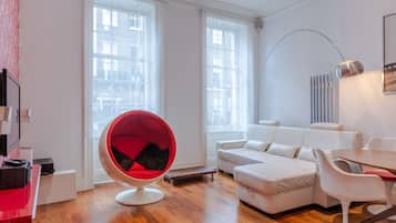 Apartment, 1 Double Bed with Sofa bed, Kitchen, City View (Fitzroy St 39B) | Living area