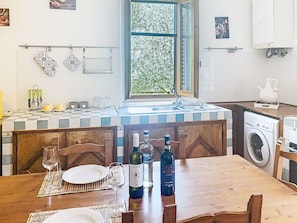 Microwave, oven, dishwasher - Stunning private villa for 4 people with WIFI, pool, A/C, TV, patio, pets allowed and panoramic ... (Greve In Chianti)