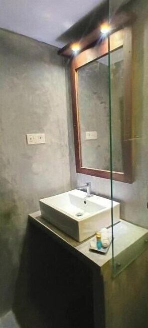 Bathroom - Edgefield Escapes : Single Room with Private Bathroom (Polgasowita)