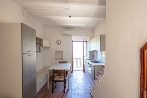 Apartment, Balcony | Private kitchen