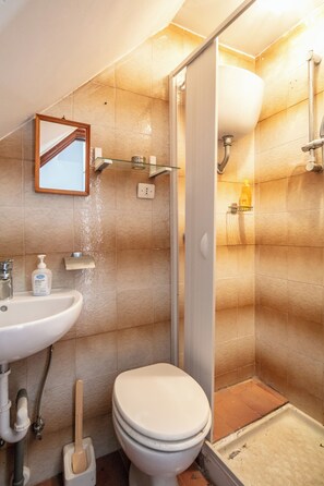 Apartment, Balcony | Bathroom