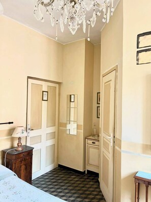 Classic Double Room | Hypo-allergenic bedding, minibar, free WiFi - b&b Artemisia (Albenga)