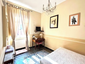 Classic Double Room | Hypo-allergenic bedding, minibar, free WiFi - b&b Artemisia (Albenga)