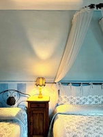 Ropa de cama hipoalergénica, minibar y wifi gratis 