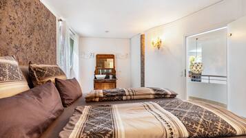 2 bedrooms, WiFi, bed sheets