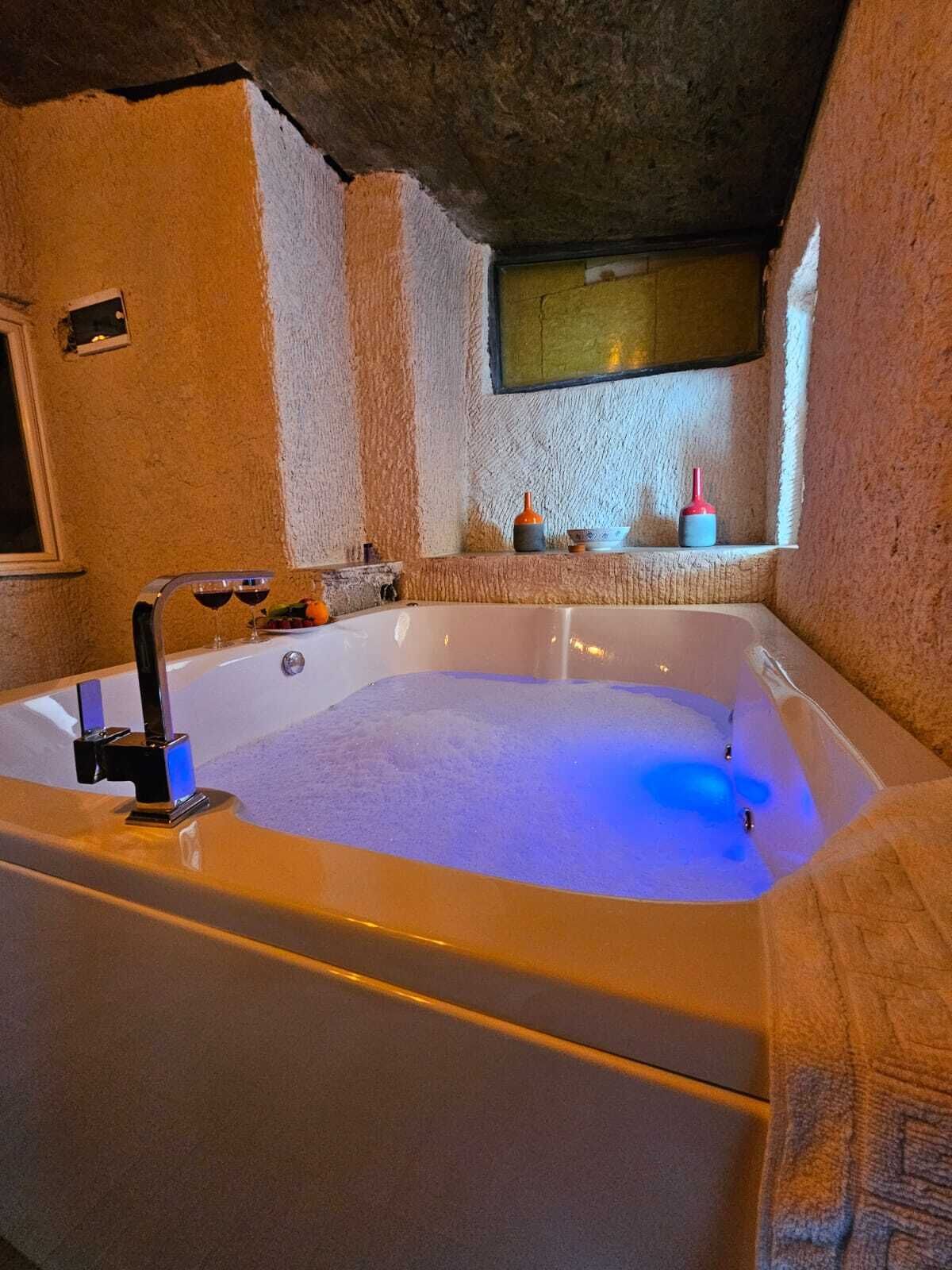 Family Quadruple Room, Mountain View | Bathroom