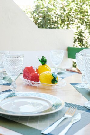 Outdoor dining - Sunny Apartment in Costa de Antigua for 4 Guests (Nuevo Horizonte)