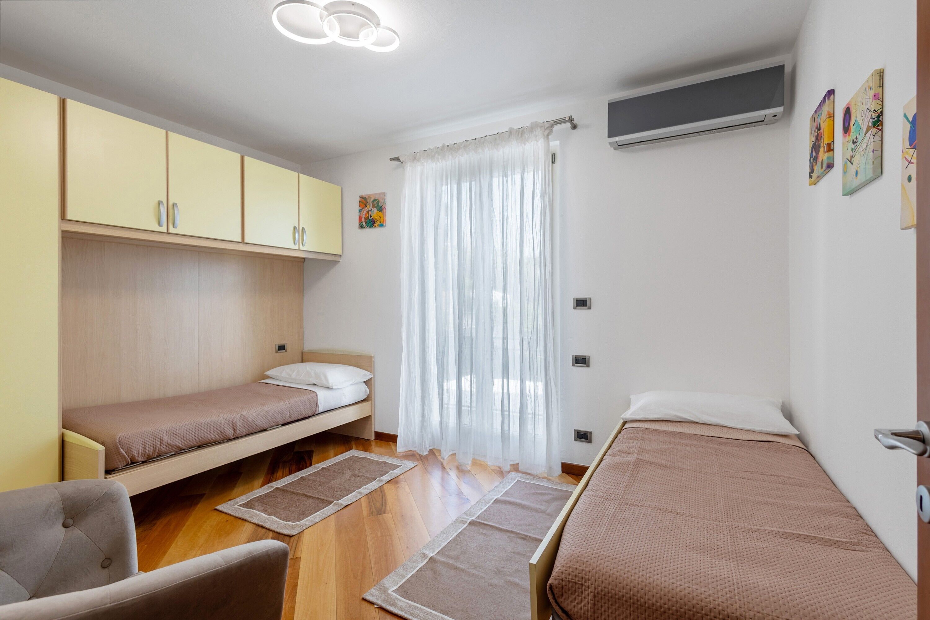 3 chambres, fer et planche à repasser, Wi-Fi, draps fournis
