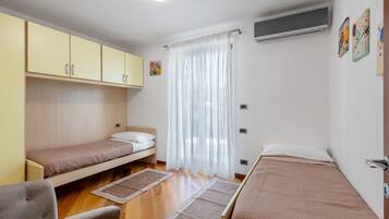 3 chambres, fer et planche à repasser, Wi-Fi, draps fournis