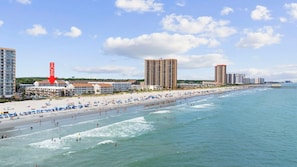 On the beach - Breathtaking Oceanfront Views! Shore Drive Escape (Myrtle Beach)