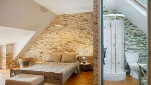 Een douche, een haardroger, handdoeken
