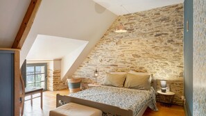 1 slaapkamer, een strijkplank/strijkijzer, wifi, beddengoed