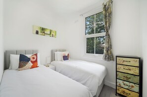 Room - Modern 2 bedroom flat - Newly Refurb - Wifi - Contractors Welcome (London)