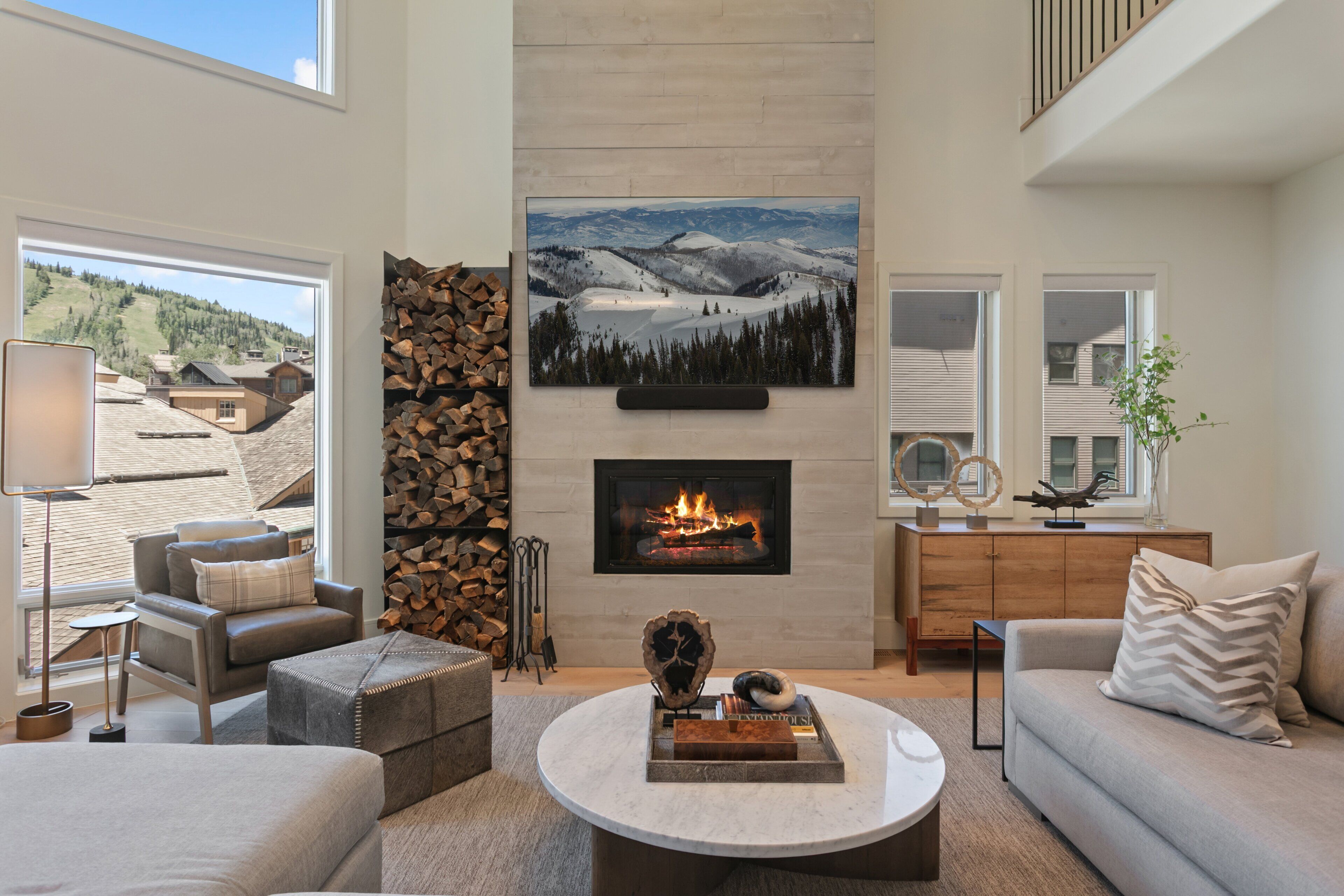 TV, fireplace