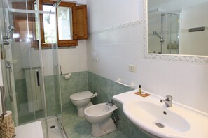 Bathroom - Three-room countryside apartment (Orbetello)