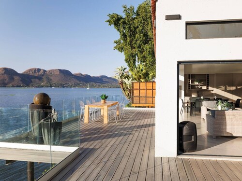 Luxurious 4-bedroom House With Private Pool in Hartbeespoort