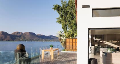 Luxurious 4-bedroom House With Private Pool in Hartbeespoort