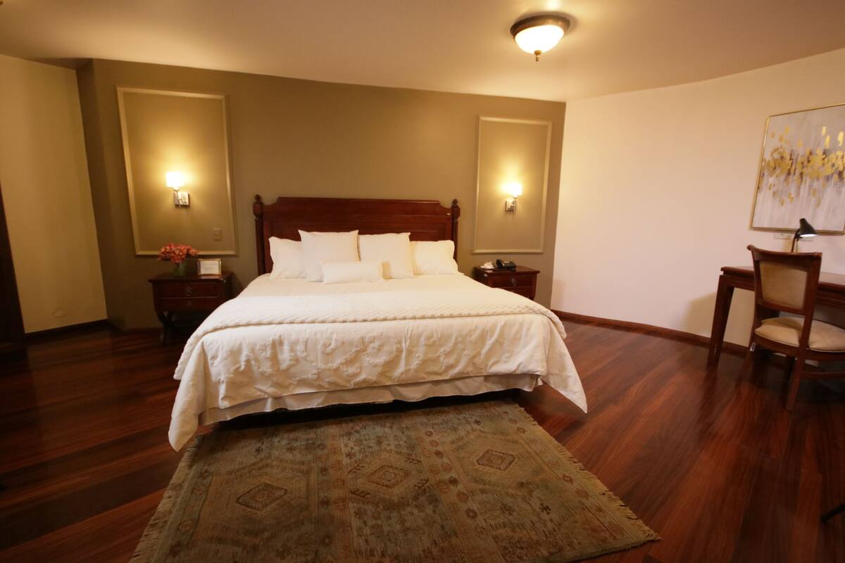 Presidential Suite | Down comforters, WiFi (free), bed sheets