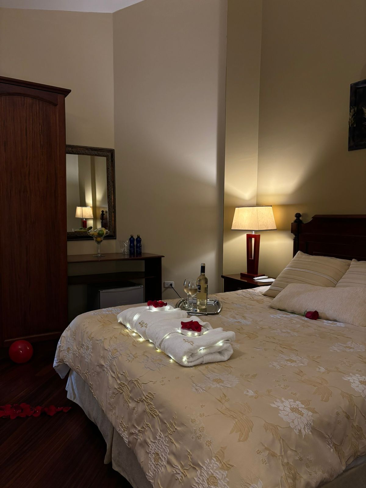 Suite ejecutiva | Edredones de plumas, wifi gratis, ropa de cama