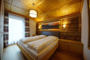 WiFi, bed sheets - Apartment 'Agriturismo Grones' with Mountain View, Shared Terrace and Wi-Fi (San Martin de Tor)