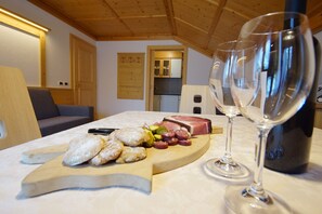 Dining - Apartment 'Agriturismo Grones' with Mountain View, Shared Terrace and Wi-Fi (San Martin de Tor)