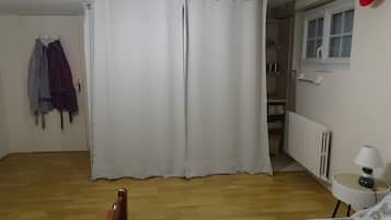 WiFi, bed sheets