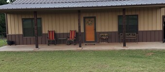 Escape to the heart of Oklahoma's countryside in this modern 2-bed, 2-bath home.