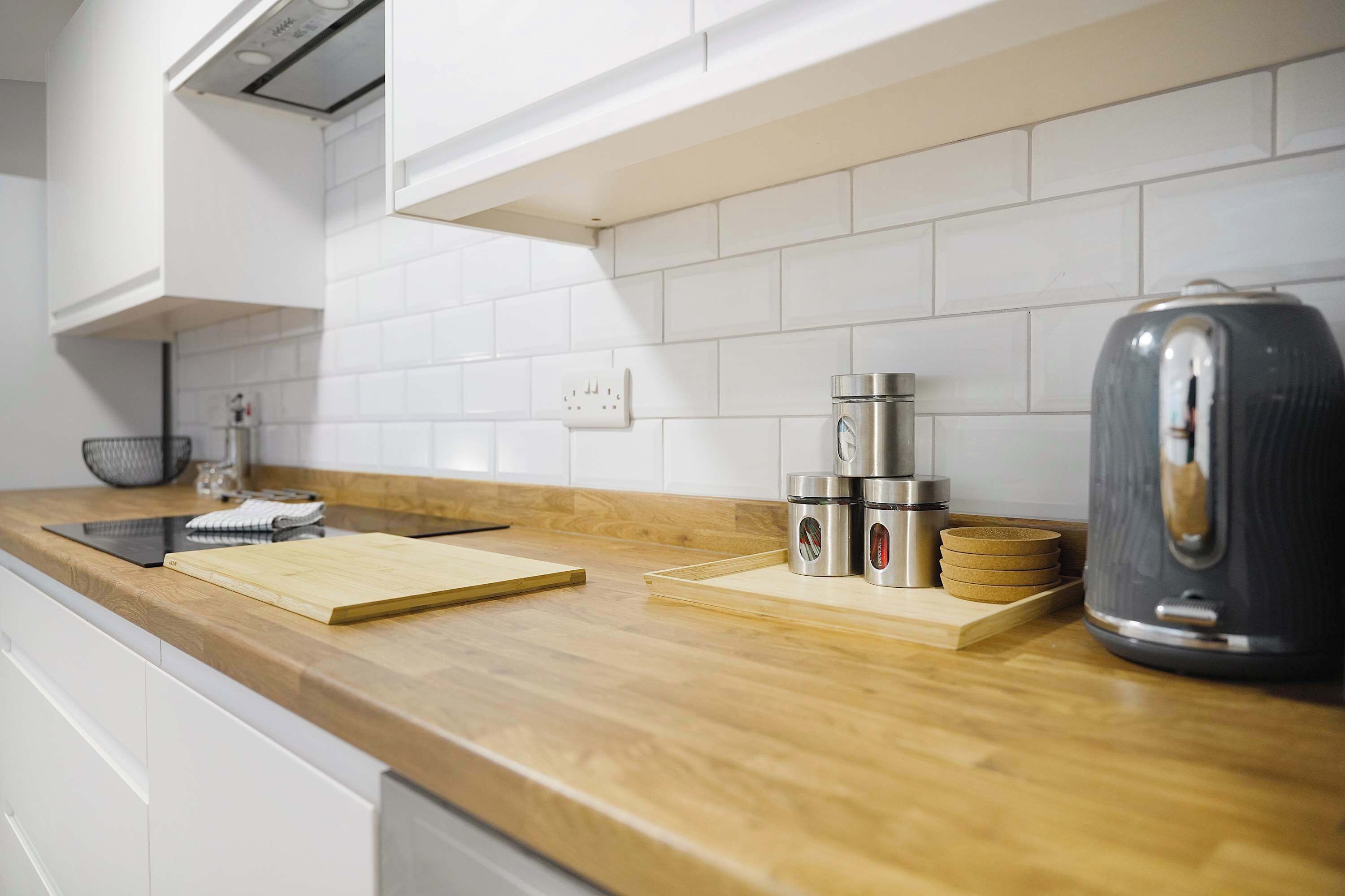 Fridge, oven, stovetop, dishwasher