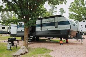 Exterior - The Cherokee Woodspur RV Retreat Near Mt Rushmore, Black Hills (Hermosa)