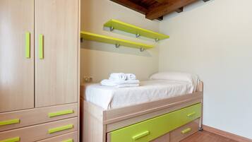 3 dormitorios, tabla de planchar con plancha, wifi y ropa de cama