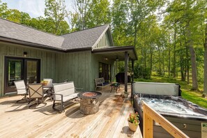 Outdoor dining - Wonderful 4-bedroom house with AC in delightful Swanton (Swanton)
