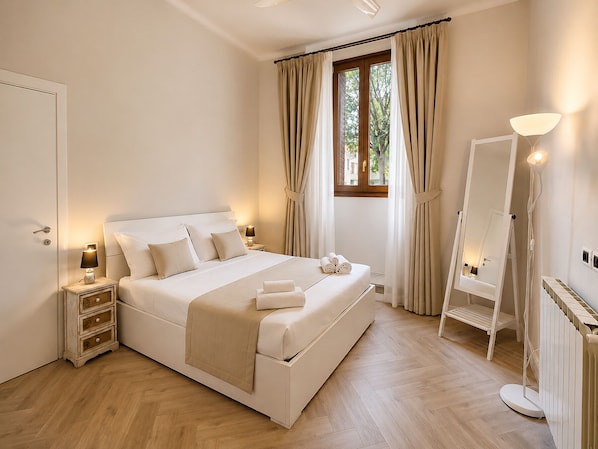 Iron/ironing board, free WiFi - Romantic Florentine Hideaway (Florence)