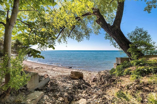 Sun-loungers, beach towels