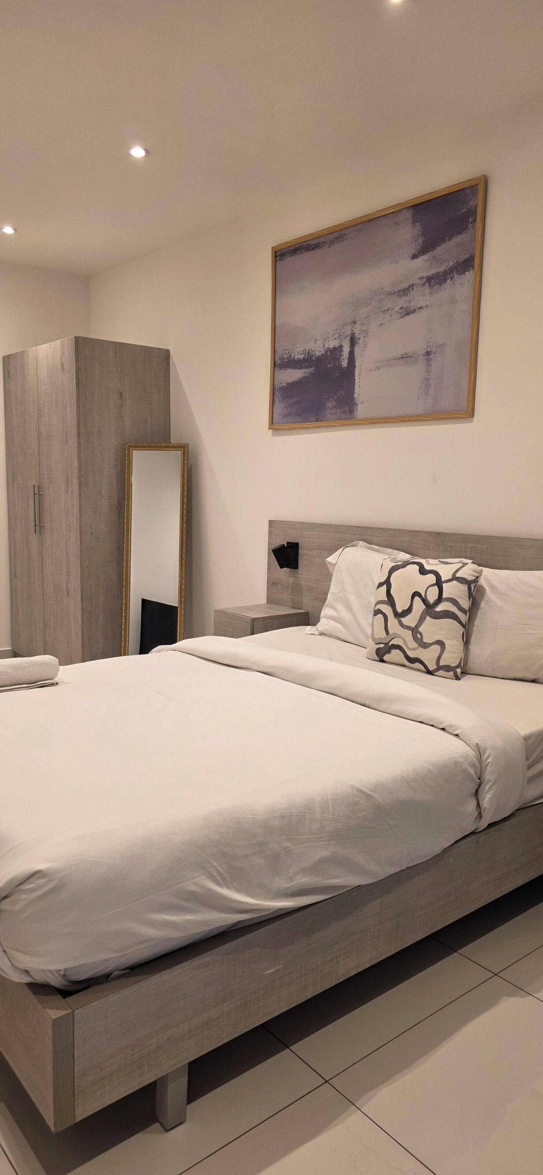 Habitació estàndard, vistes a la ciutat | Planxa i posts de planxar i wifi gratuïta 
