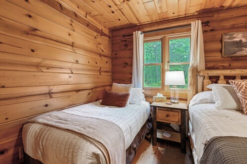 Lakeside Lodge-Sleeps 14 I Firepit | Kayak | Bikes