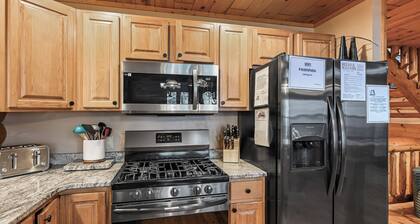 Lakeside Lodge-Sleeps 14 I Firepit | Kayak | Bikes