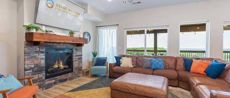 House, Multiple Beds (Lake Lookout Retreat) | Living area