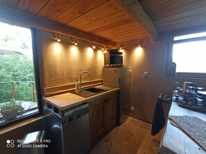 Private kitchen - Vrbo Property (Châteaufort)
