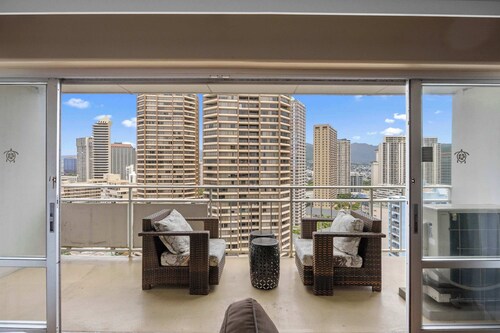 @ Marbella Lane - Iconic Waikiki City View Getaway