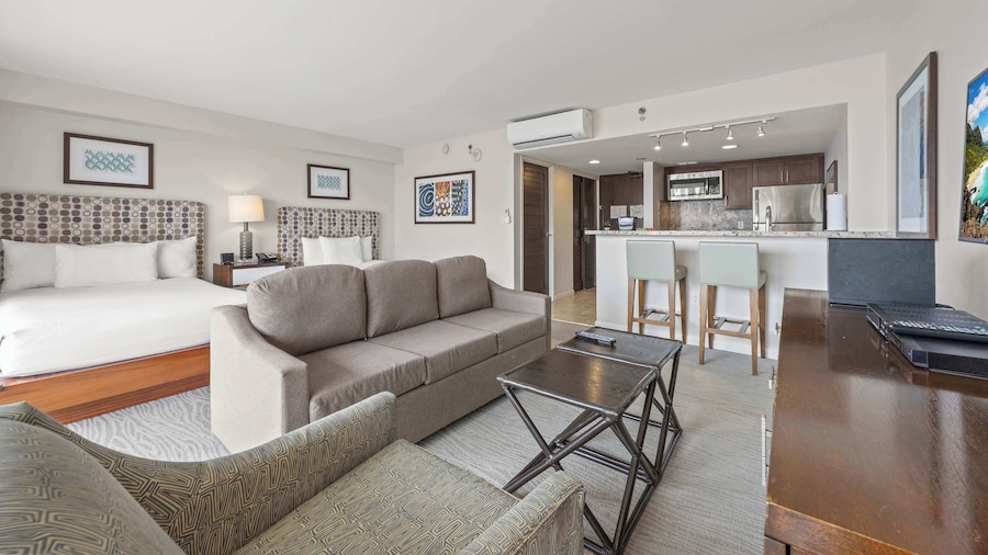 @ Marbella Lane - Prime 1BR w/ Panoramic Oceanview