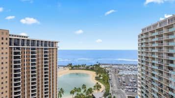 Apartment (1 Bedroom) | Beach/ocean view