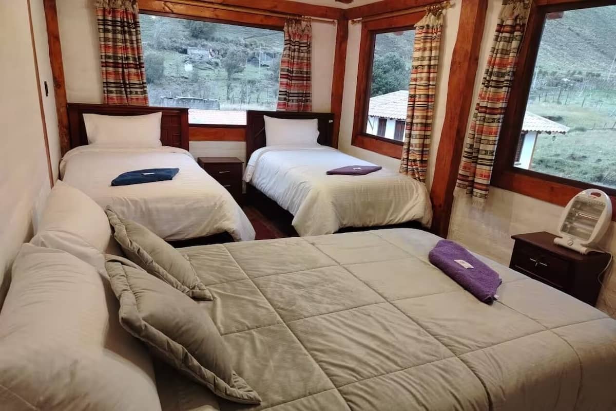 Basic Triple Room, Patio | Desk, WiFi (free)