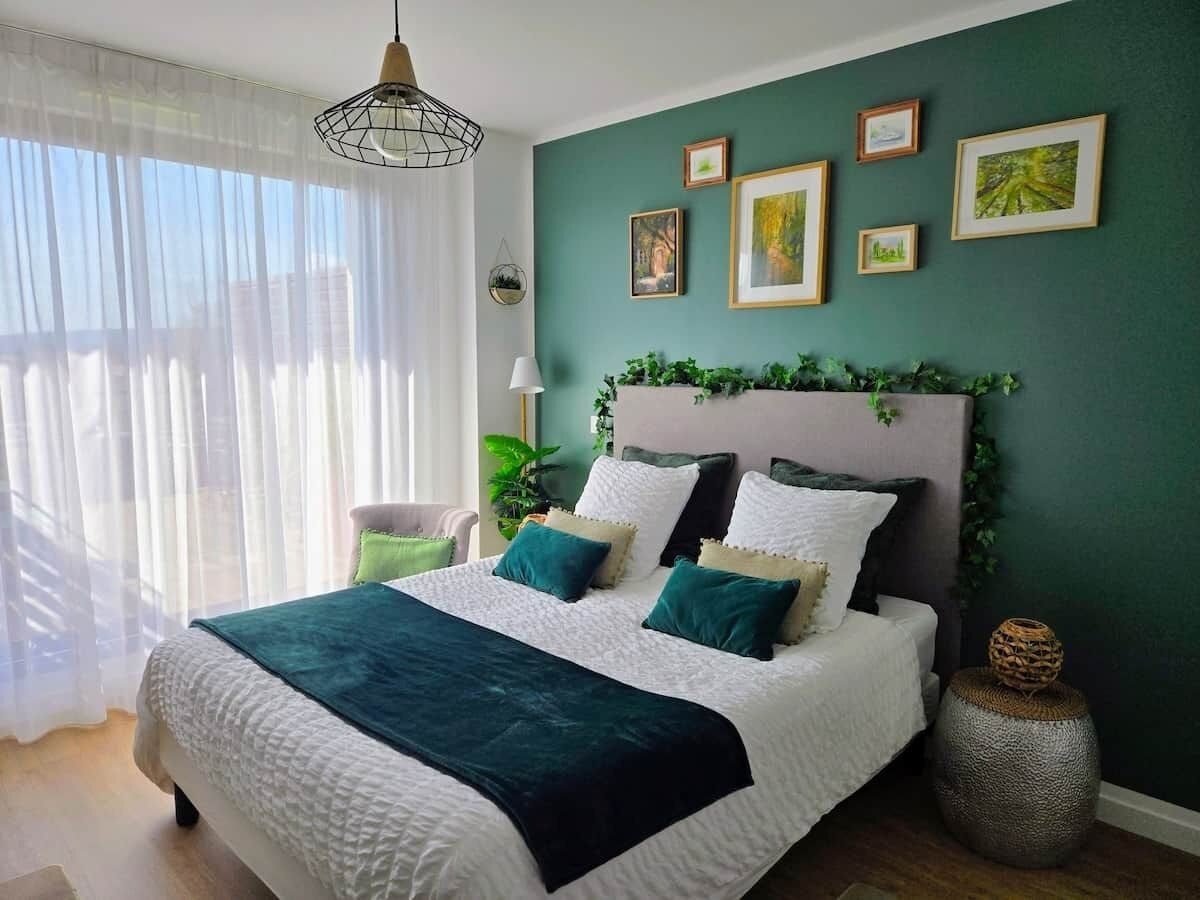 In-room safe, iron/ironing board, free WiFi, bed sheets